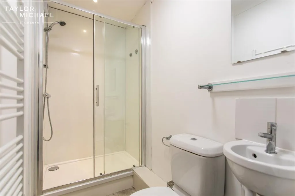 7 bedroom terraced house for rent