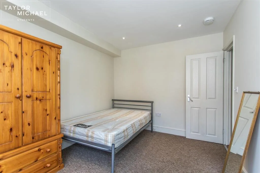 7 bedroom terraced house for rent