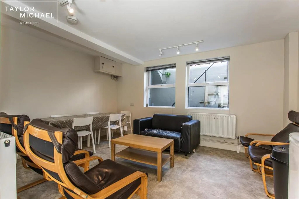 7 bedroom terraced house for rent