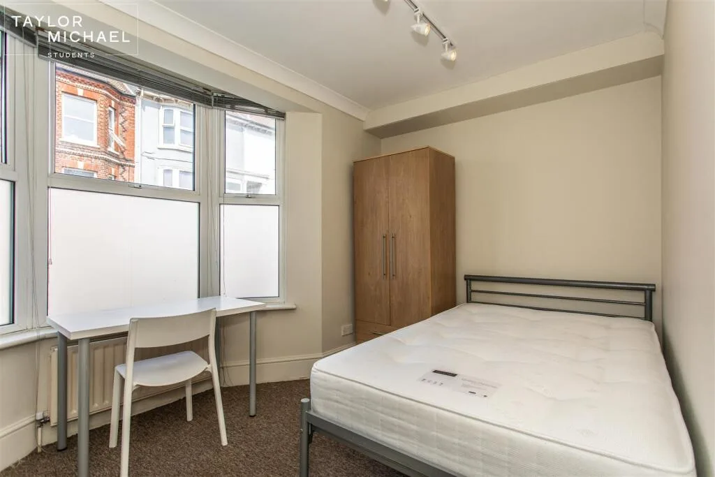 7 bedroom terraced house for rent