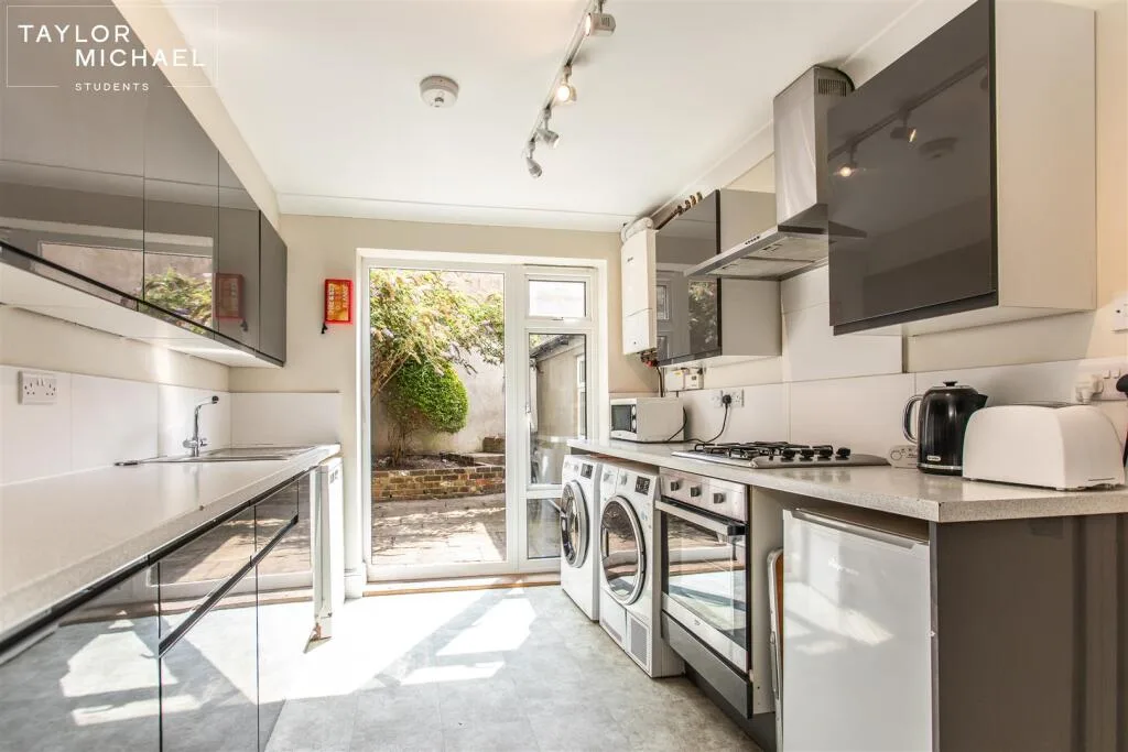 7 bedroom terraced house for rent