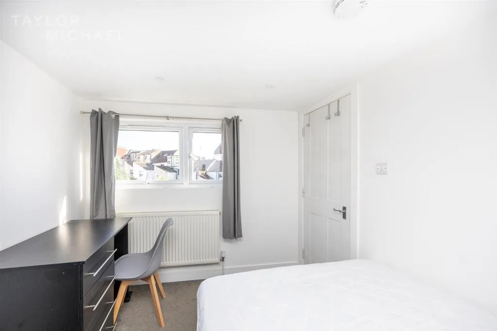 6 bedroom terraced house for rent