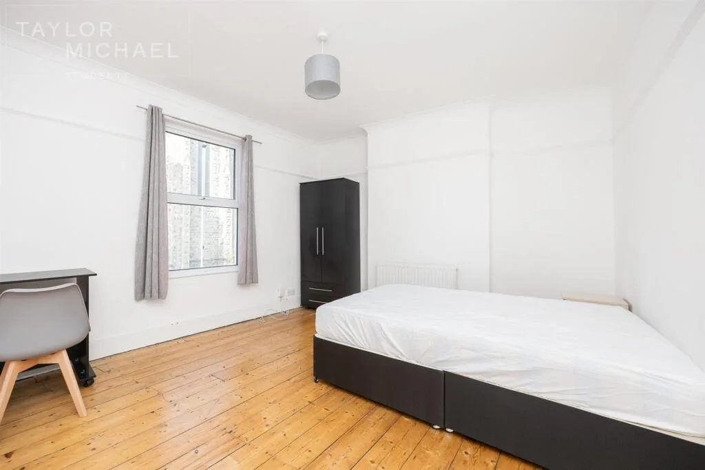 6 bedroom terraced house for rent