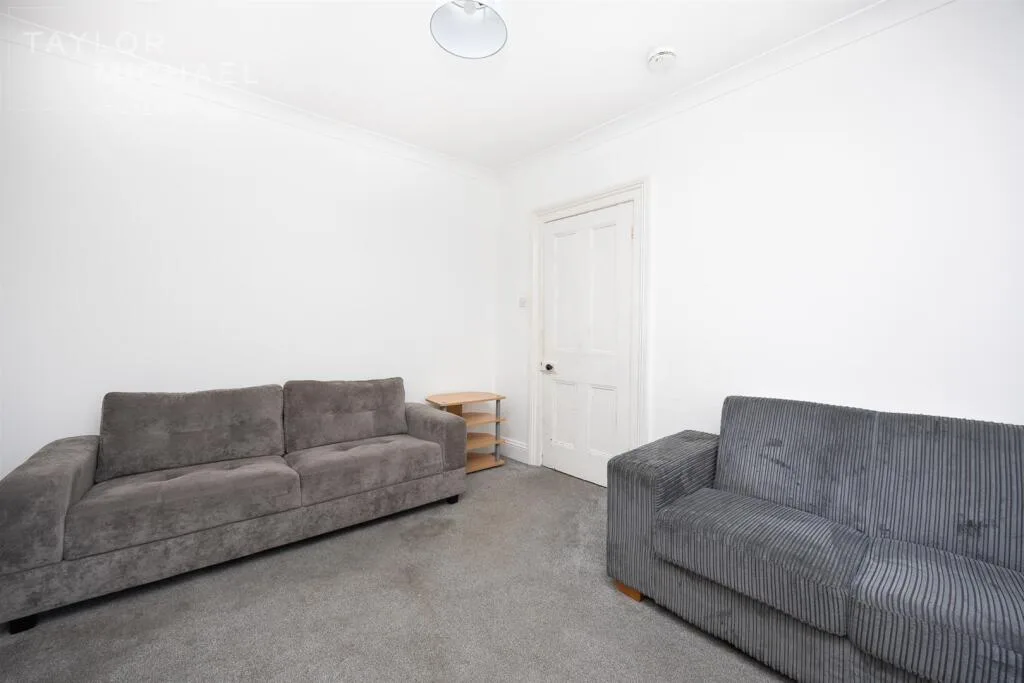 6 bedroom terraced house for rent