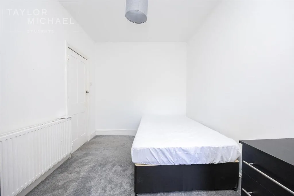 6 bedroom terraced house for rent