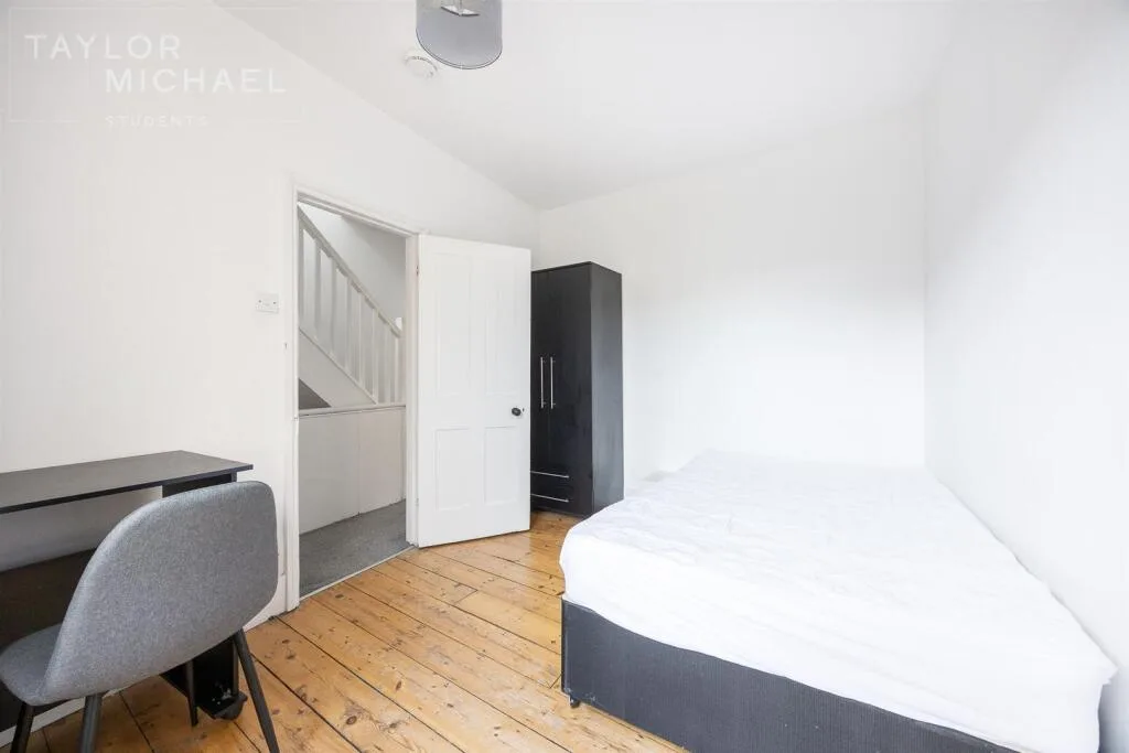 6 bedroom terraced house for rent