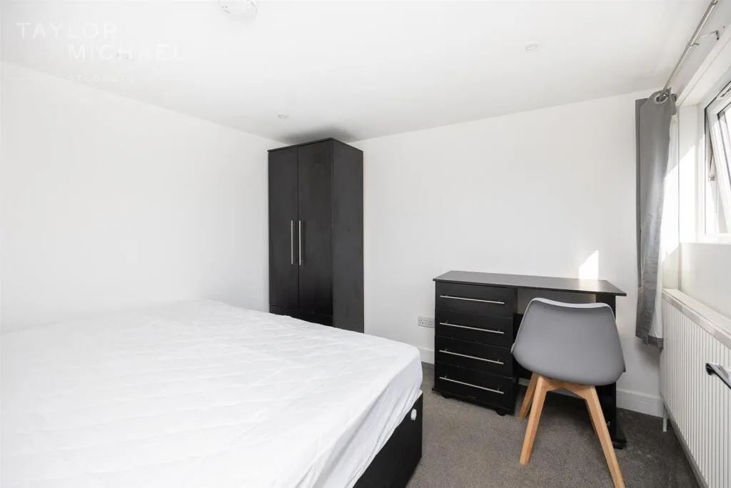 6 bedroom terraced house for rent