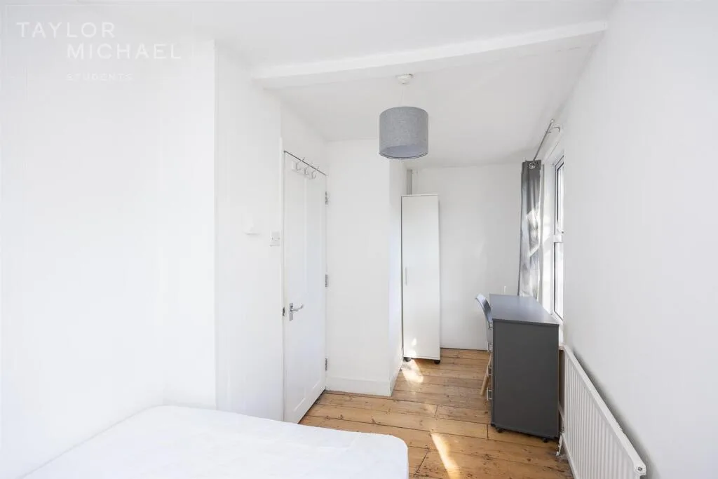 6 bedroom terraced house for rent