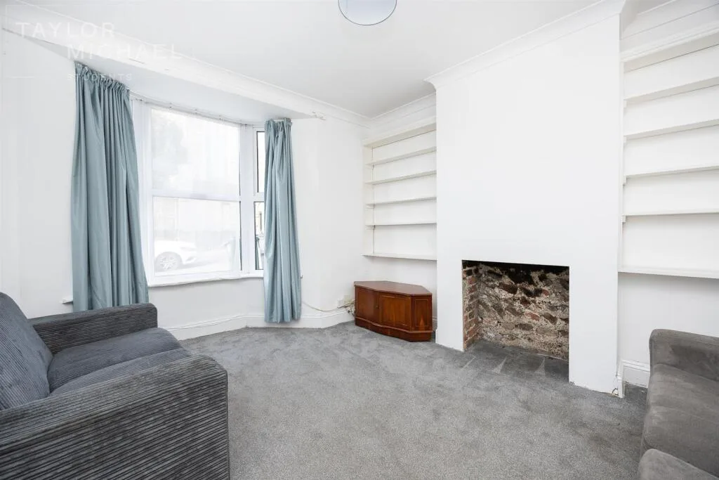 6 bedroom terraced house for rent