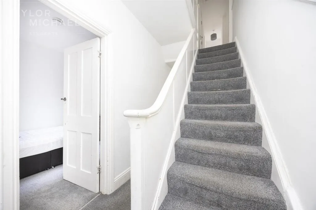 6 bedroom terraced house for rent