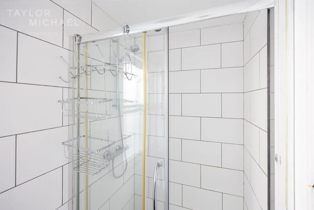 6 bedroom terraced house for rent