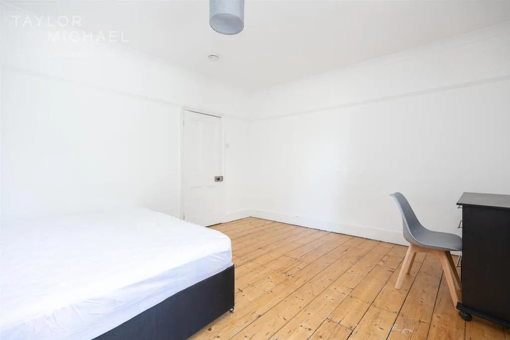6 bedroom terraced house for rent