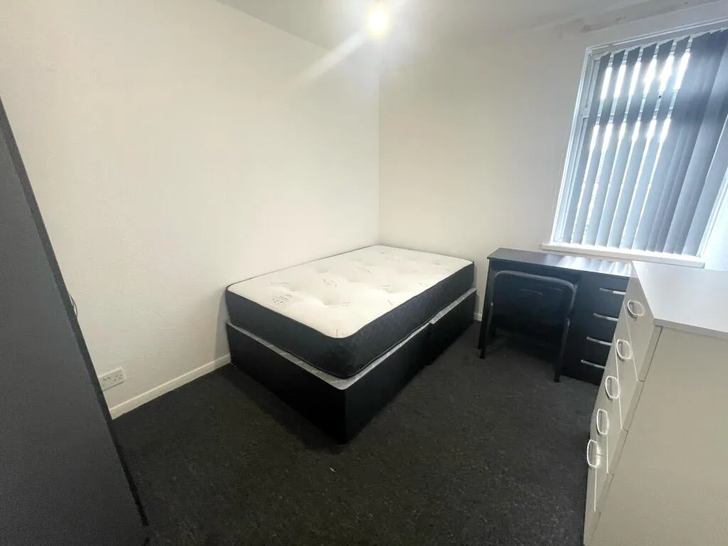 6 bedroom terraced house for rent