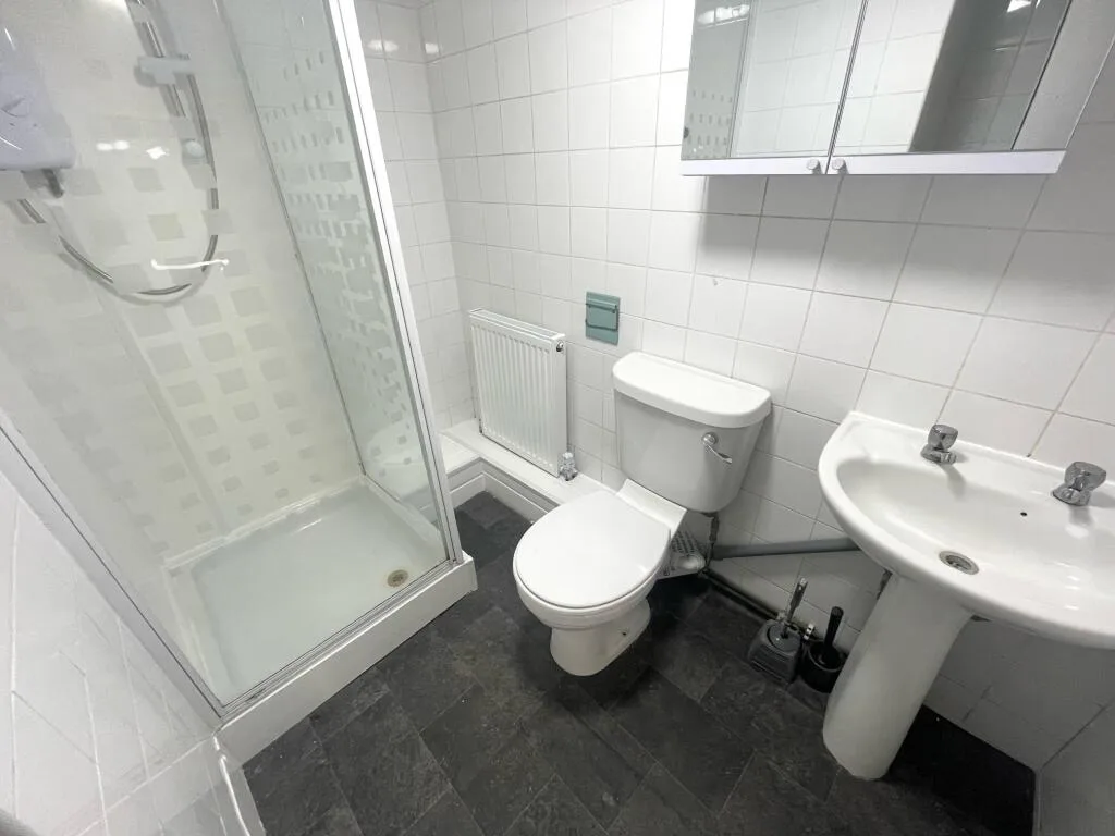 6 bedroom terraced house for rent