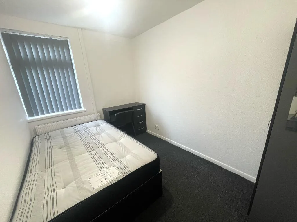 6 bedroom terraced house for rent