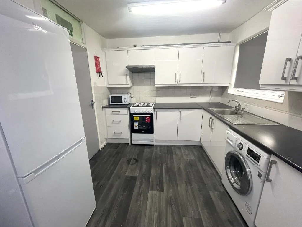 6 bedroom terraced house for rent