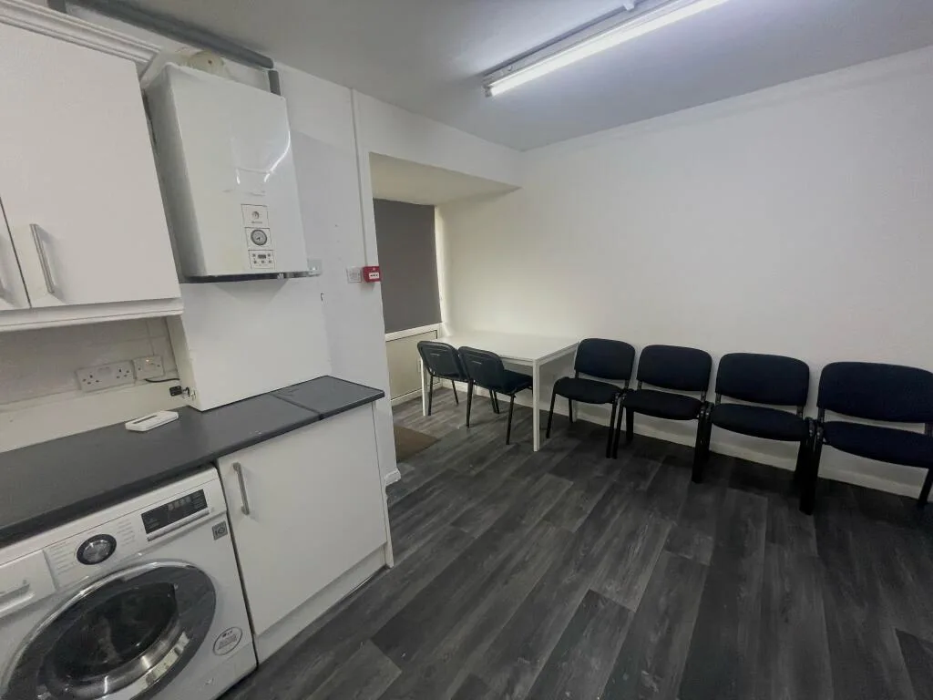 6 bedroom terraced house for rent
