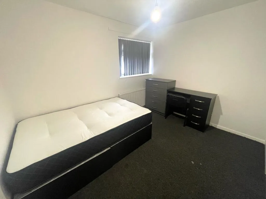 6 bedroom terraced house for rent