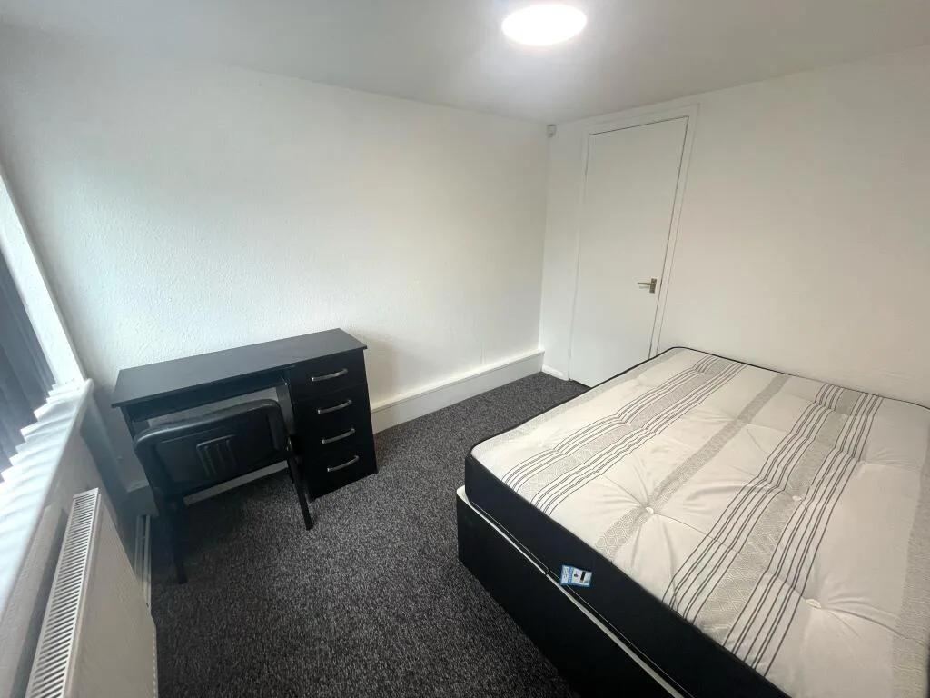 6 bedroom terraced house for rent