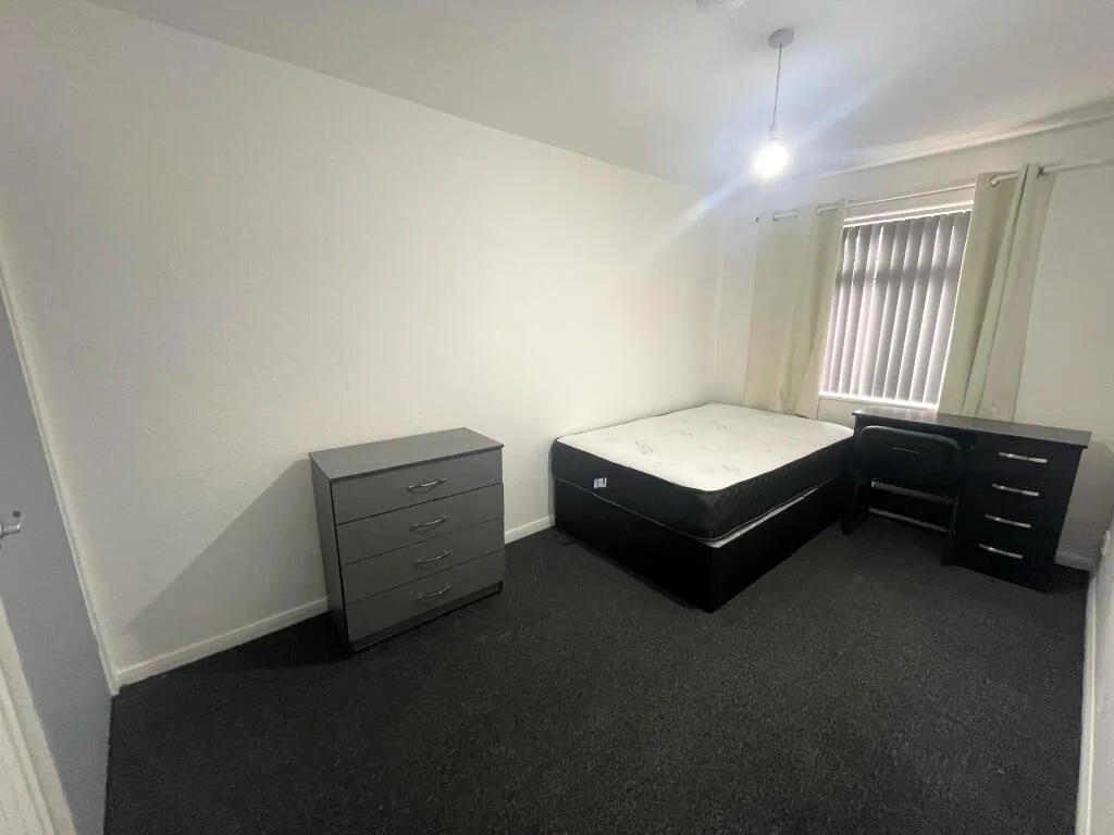 6 bedroom terraced house for rent