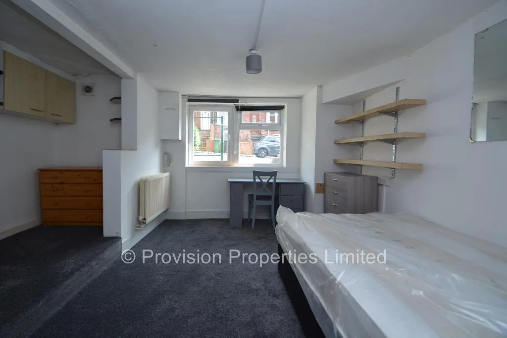 8 bedroom terraced house for rent