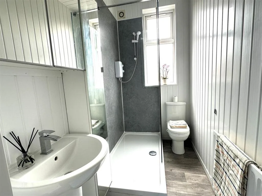 5 bedroom terraced house for rent