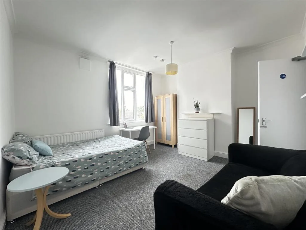 5 bedroom terraced house for rent