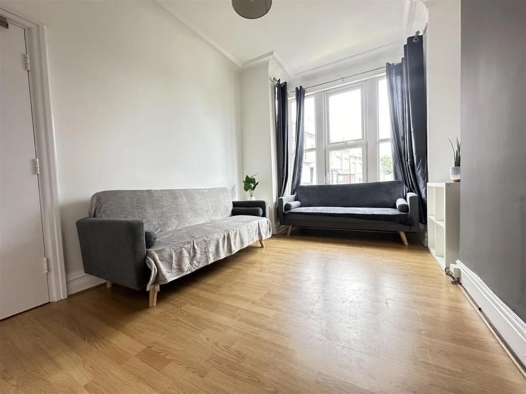 5 bedroom terraced house for rent