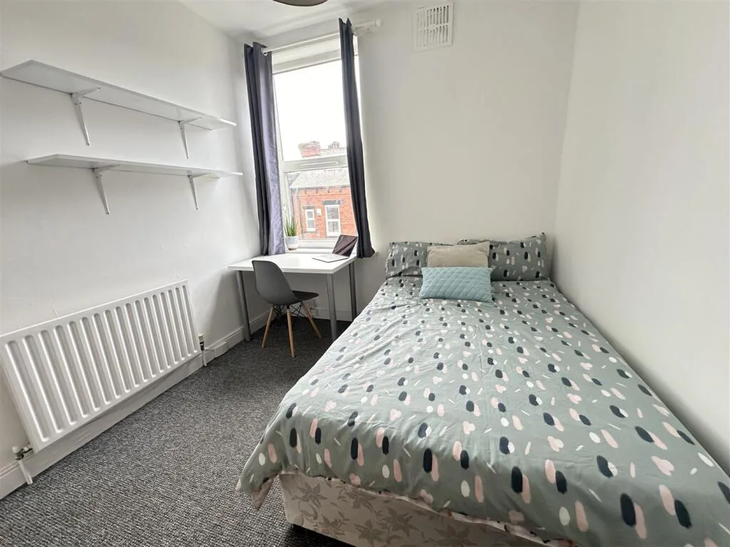 5 bedroom terraced house for rent