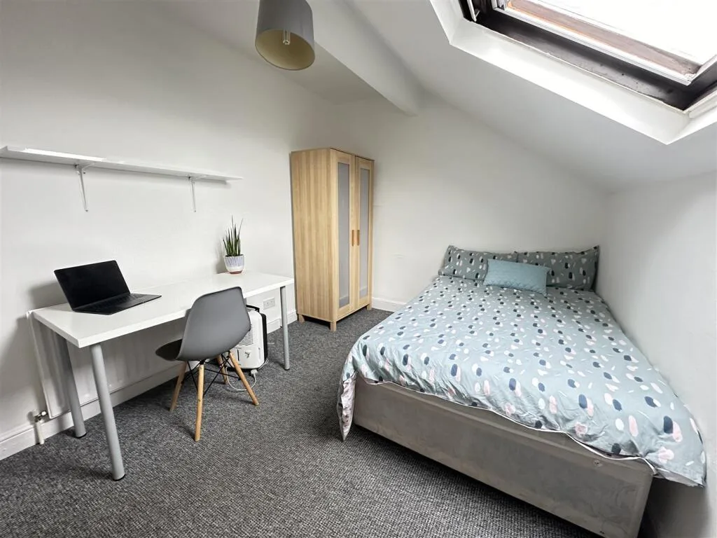 5 bedroom terraced house for rent