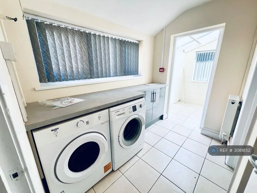 6 bedroom terraced house for rent