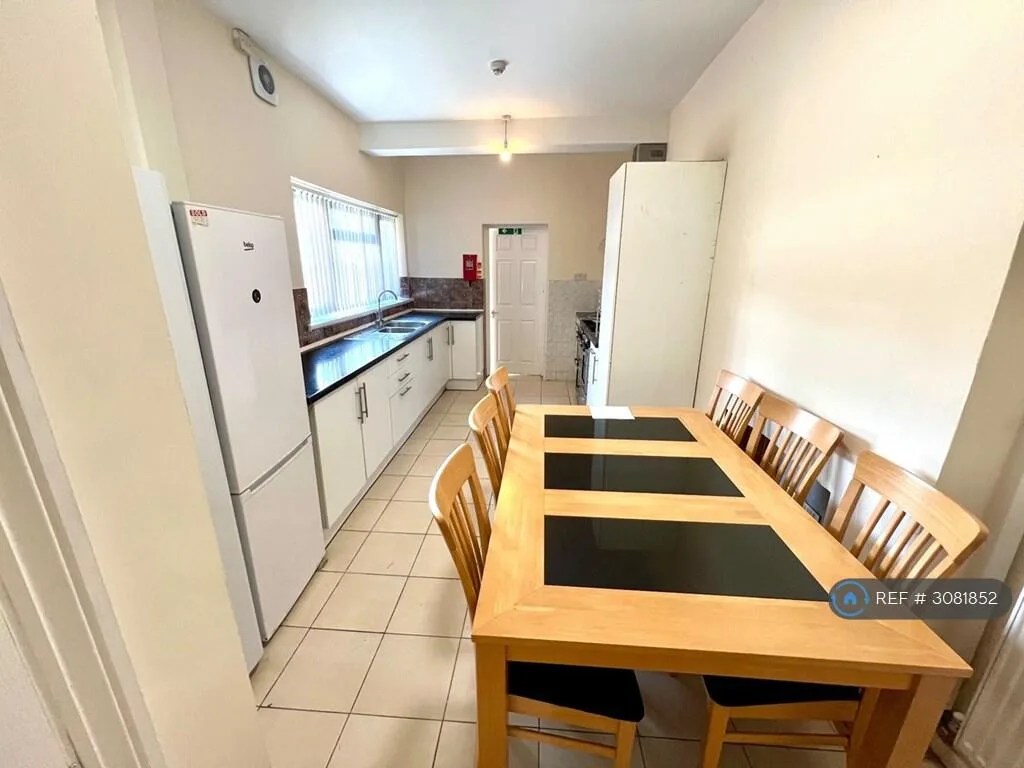 6 bedroom terraced house for rent