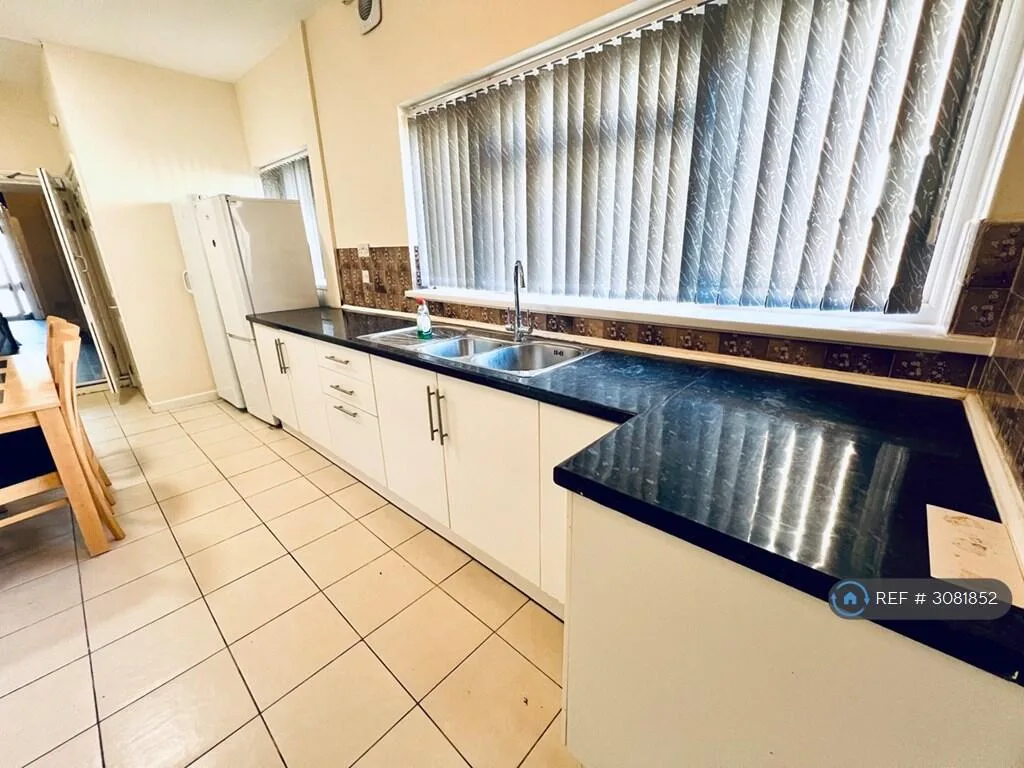 6 bedroom terraced house for rent