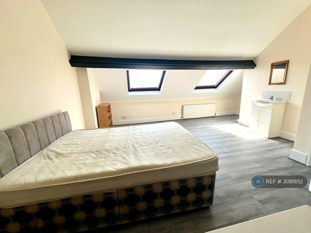 6 bedroom terraced house for rent