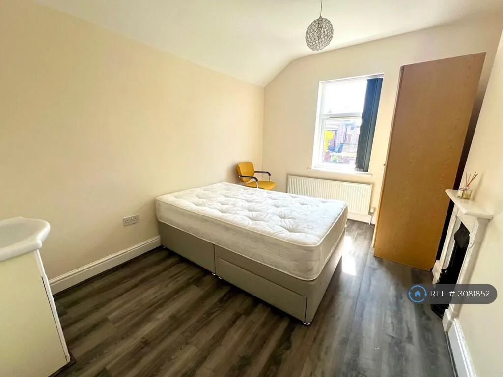 6 bedroom terraced house for rent