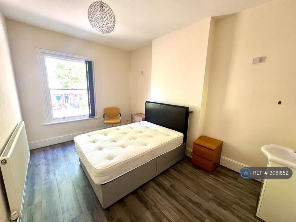 6 bedroom terraced house for rent