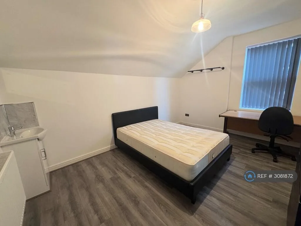 7 bedroom semi-detached house for rent