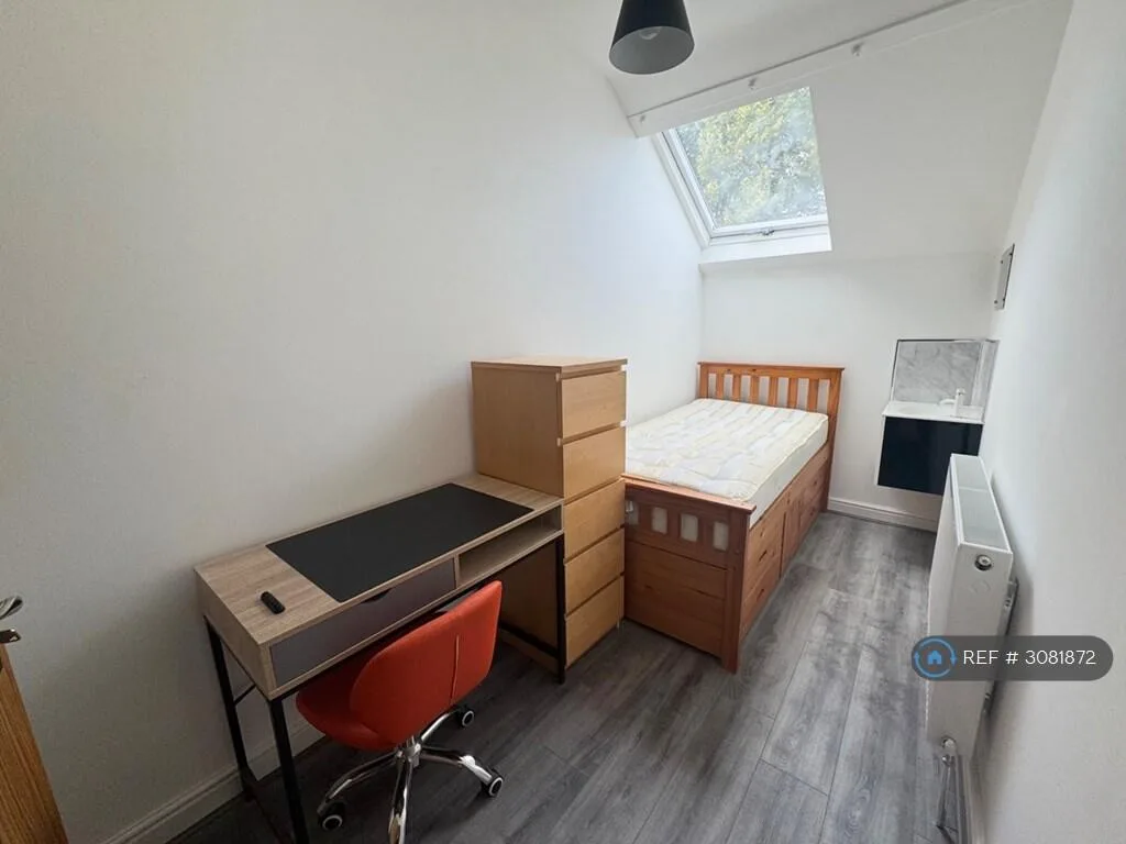 7 bedroom semi-detached house for rent