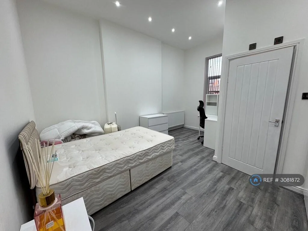 7 bedroom semi-detached house for rent