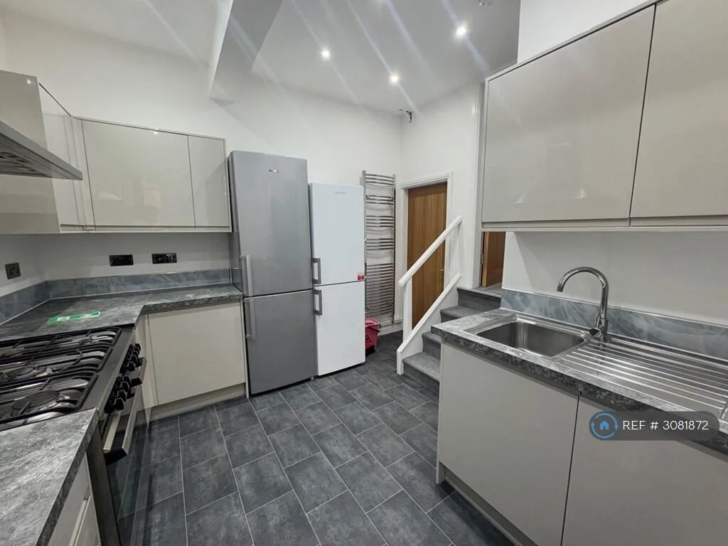 7 bedroom semi-detached house for rent