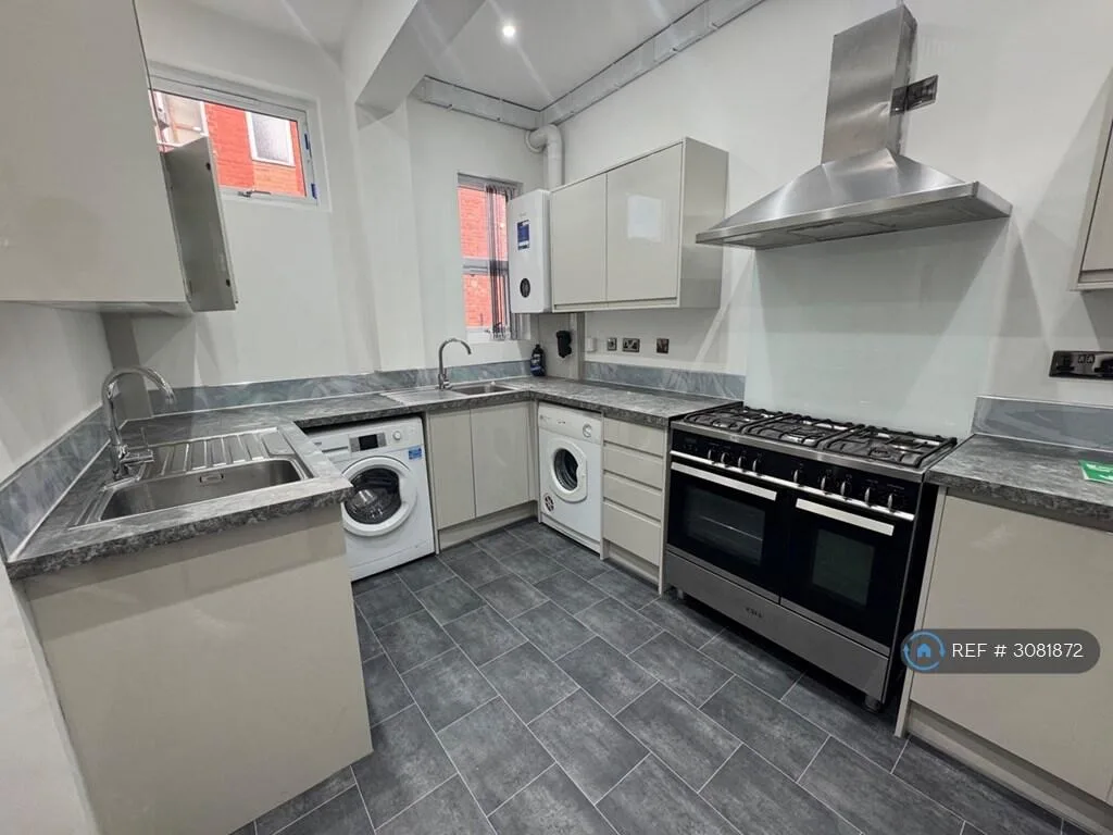 7 bedroom semi-detached house for rent