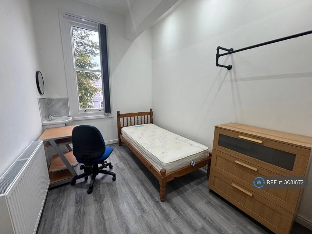 7 bedroom semi-detached house for rent