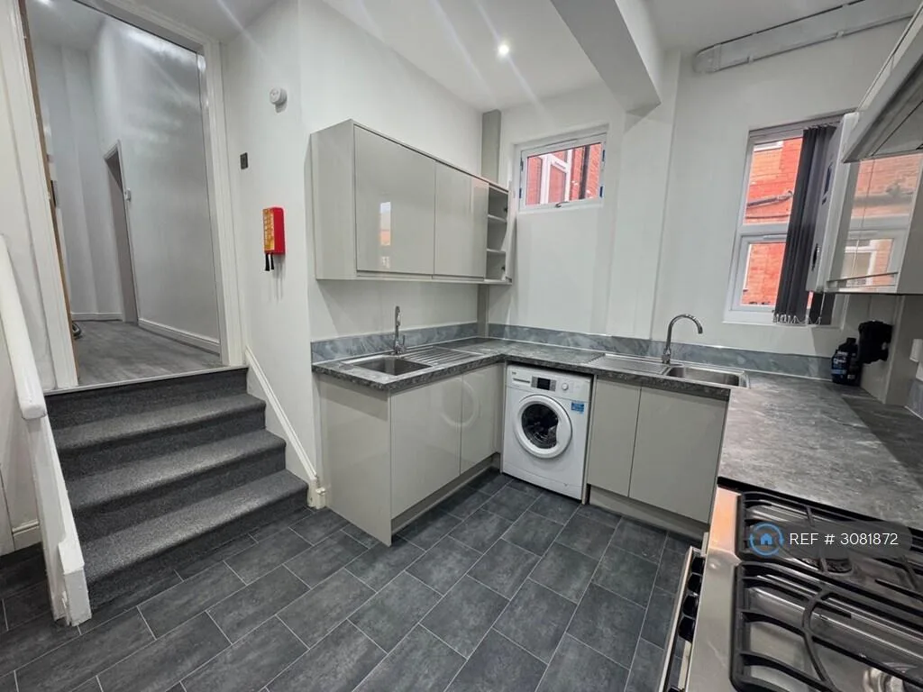 7 bedroom semi-detached house for rent