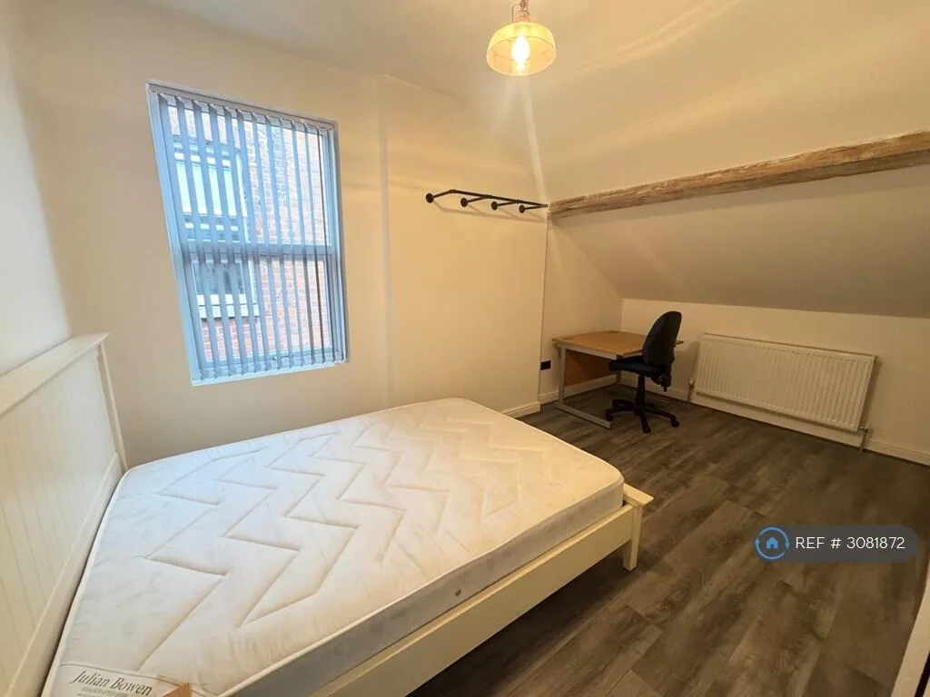 7 bedroom semi-detached house for rent