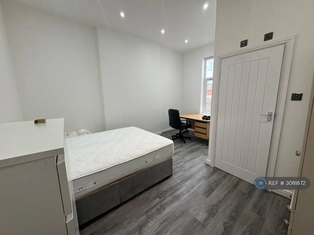 7 bedroom semi-detached house for rent