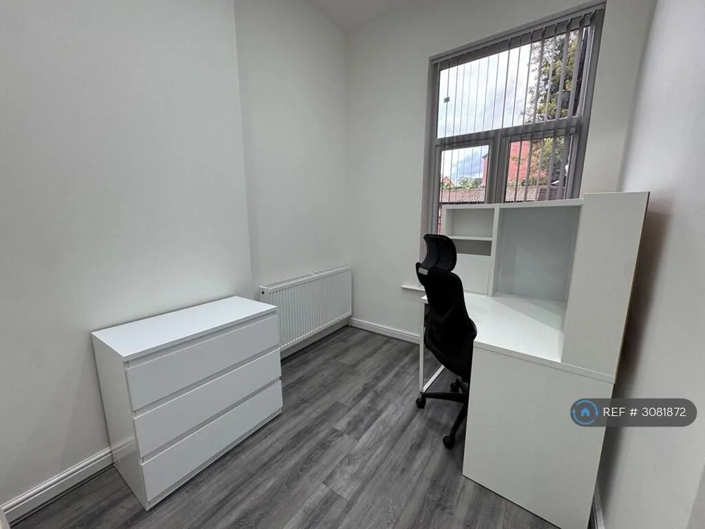 7 bedroom semi-detached house for rent