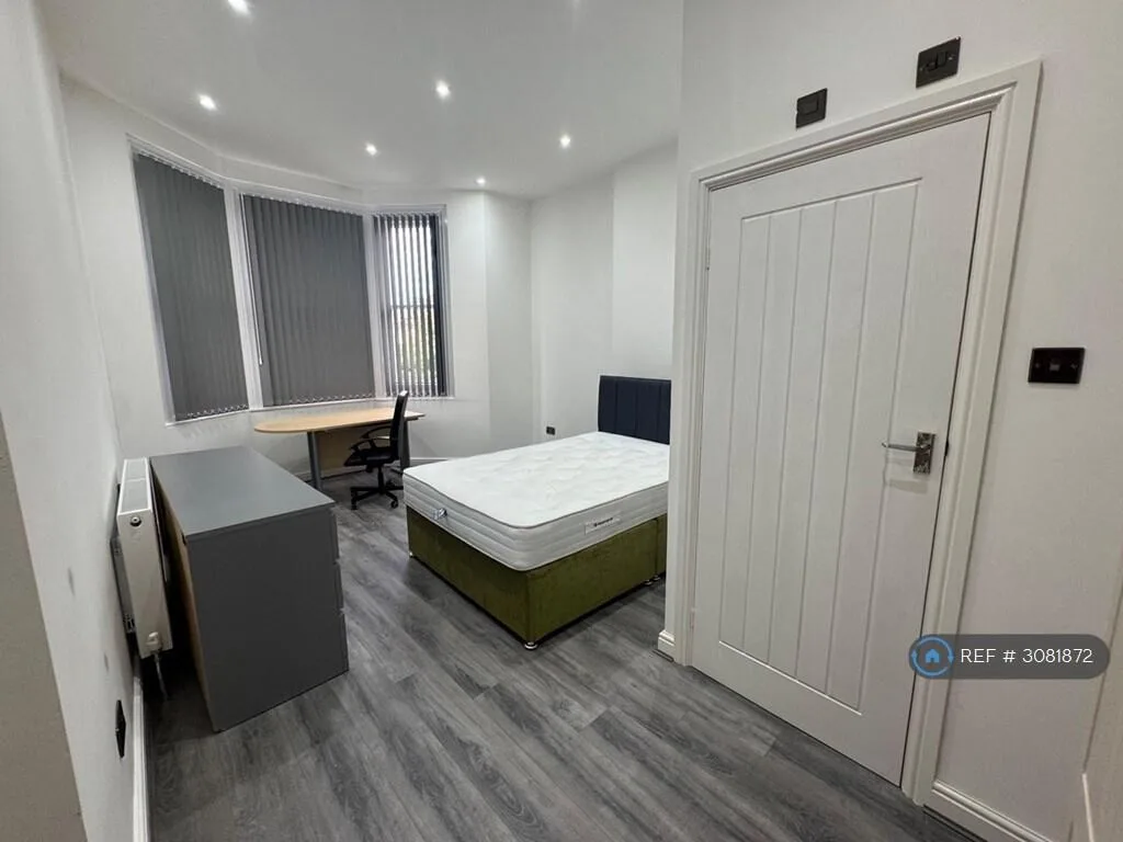 7 bedroom semi-detached house for rent