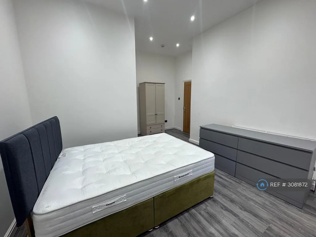 7 bedroom semi-detached house for rent