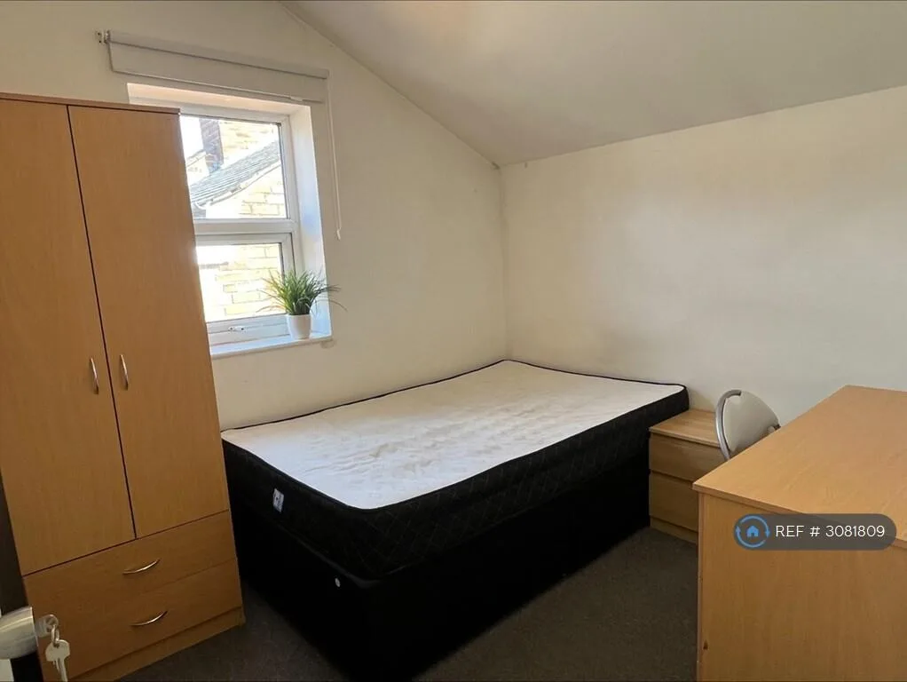 5 bedroom semi-detached house for rent