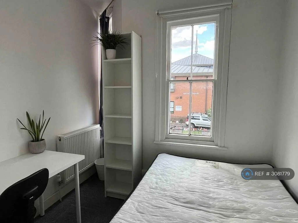 6 bedroom semi-detached house for rent